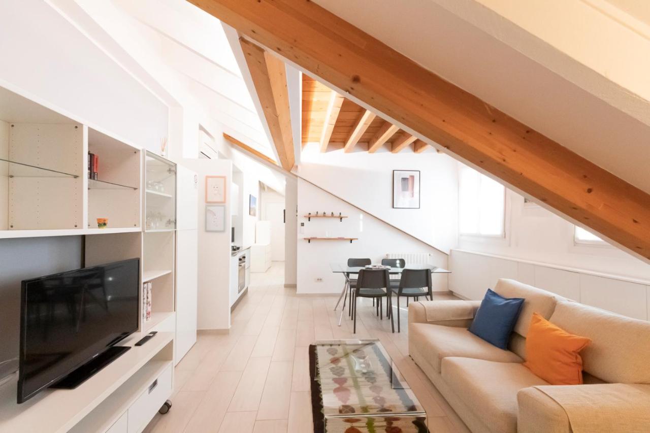 Apartament Mansarda Cola Mediolan Zewnętrze zdjęcie