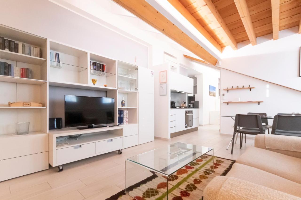 Apartament Mansarda Cola Mediolan Zewnętrze zdjęcie